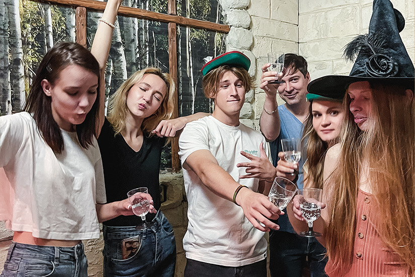 отметить корпоратив на 23 февраля спб