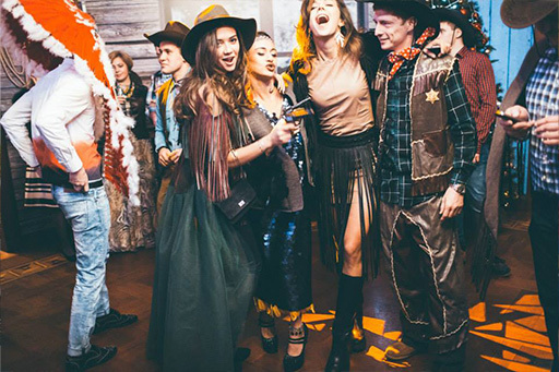 квиз на корпоратив 8  марта спб